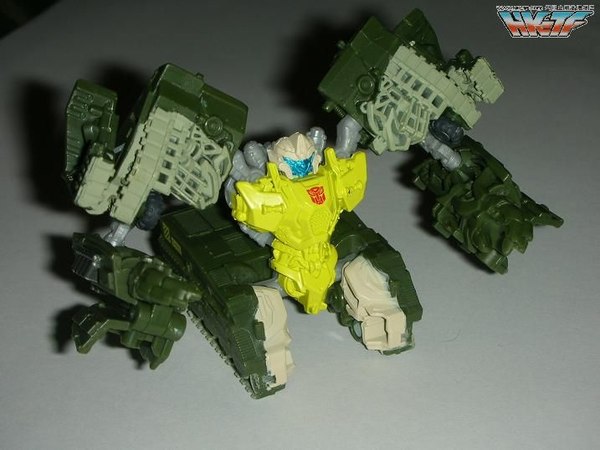 Transformers Dark Of The Moon Cyberverse Commander Guzzle  (7 of 8)